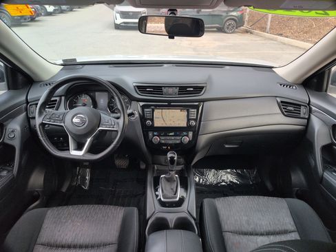 Used 2018 Nissan Rogue SV w/ Premium Package image 9