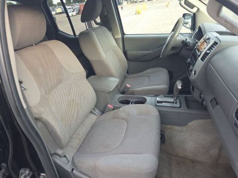 Used 2013 Nissan Frontier SV image 3