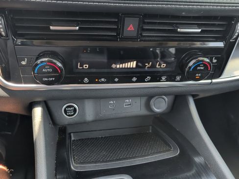 Used 2023 Nissan Rogue SV w/ SV Premium Package FWD image 18