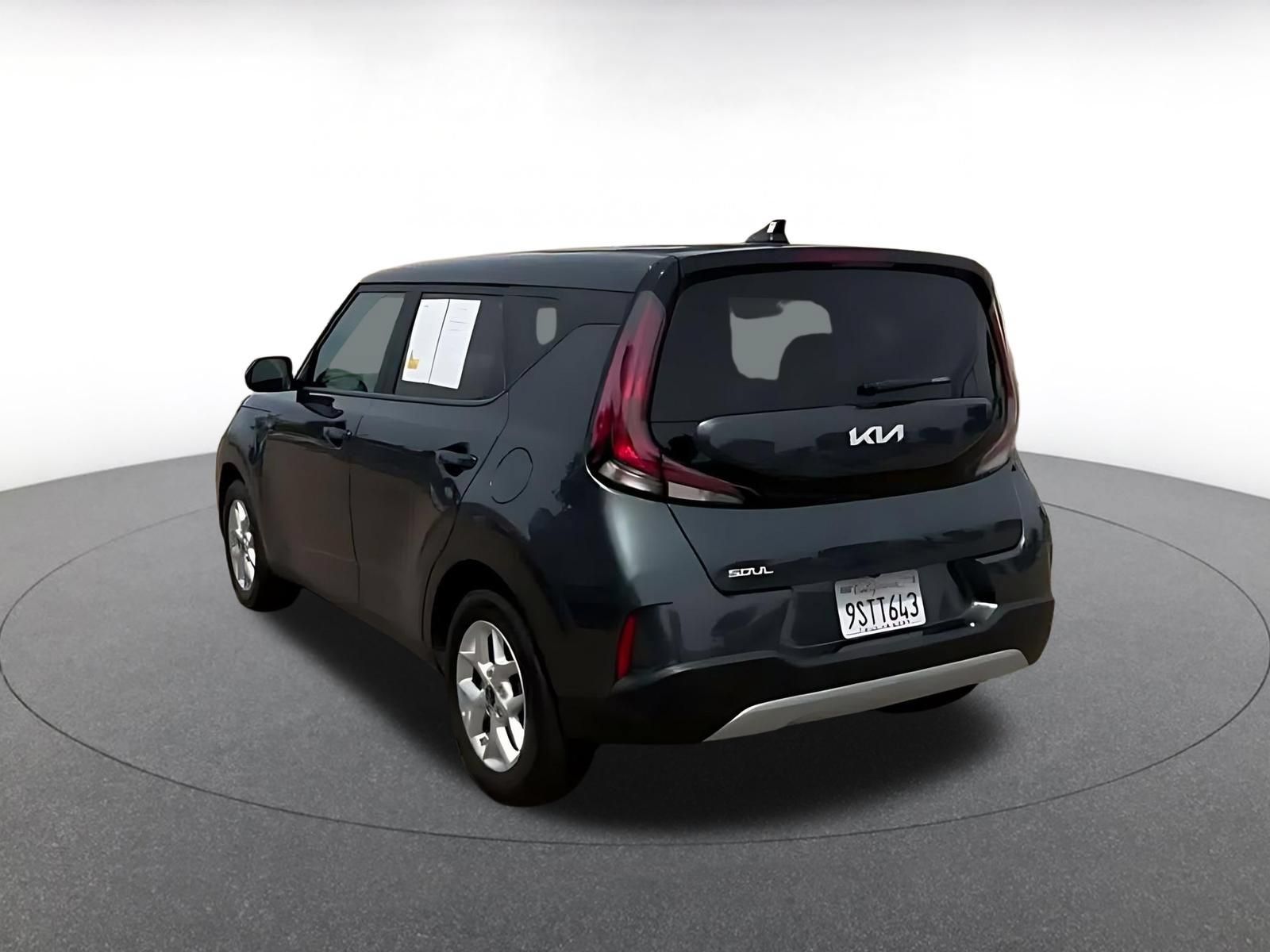 Used 2025 Kia Soul LX w/ LX Technology Package FWD image 10