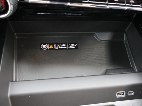 New 2026 Chevrolet Suburban Premier AWD/4WD image 20