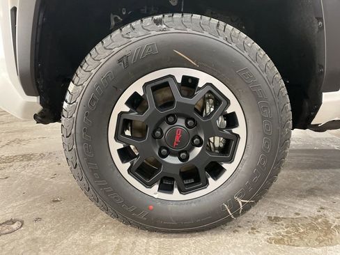 New 2025 Toyota Tacoma TRD Off-Road image 9