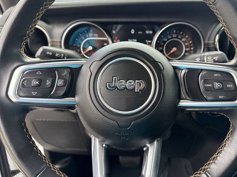 Used 2021 Jeep Gladiator Overland AWD/4WD image 11