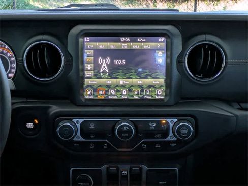 Used 2023 Jeep Gladiator Overland image 20