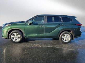 Used 2023 Toyota Highlander LE video 2