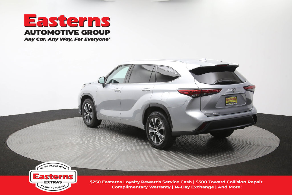Used 2021 Toyota Highlander XLE FWD image 70