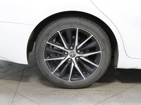 Used 2021 Toyota Camry SE image 12