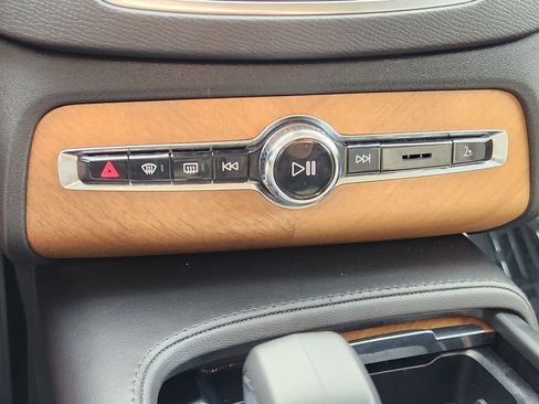 Certified 2024 Volvo XC90 B5 Plus w/ Protection Package Premier AWD/4WD image 25