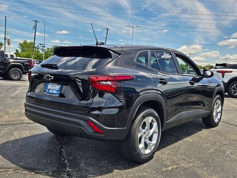 New 2026 Chevrolet Trax LS w/ LS Convenience Package FWD image 10