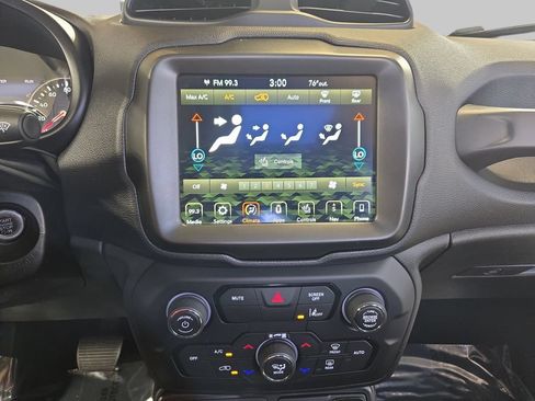 Used 2023 Jeep Renegade Altitude w/ Sun/Sound Group AWD/4WD image 23