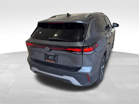 New 2025 Volkswagen Tiguan SE image 5