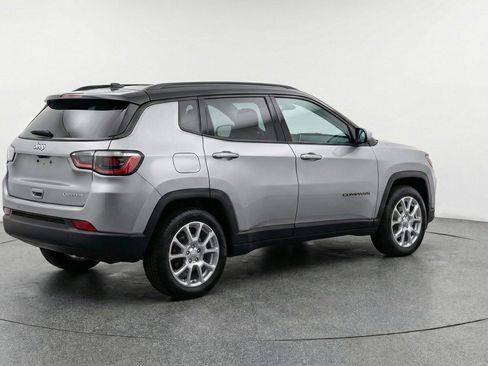 Used 2025 Jeep Compass Limited AWD/4WD image 9