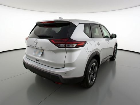 Used 2025 Nissan Rogue SV FWD image 9