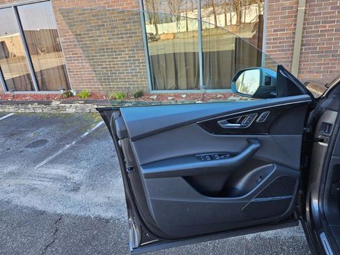 Used 2019 Audi Q8 Premium Plus w/ Premium Plus image 27