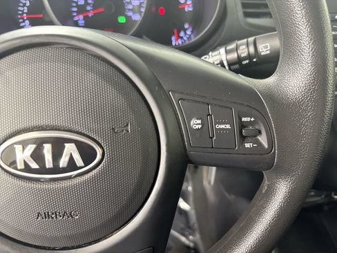 Used 2012 Kia Soul FWD image 11