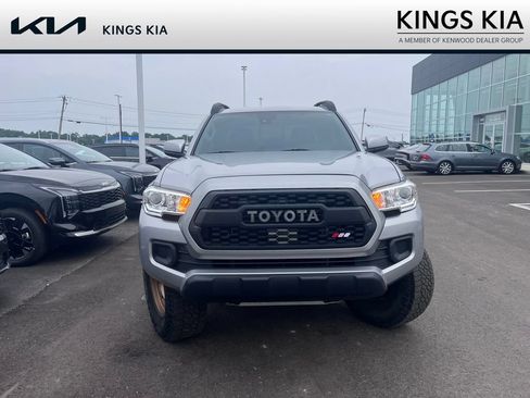 Used 2020 Toyota Tacoma SR AWD/4WD image 8