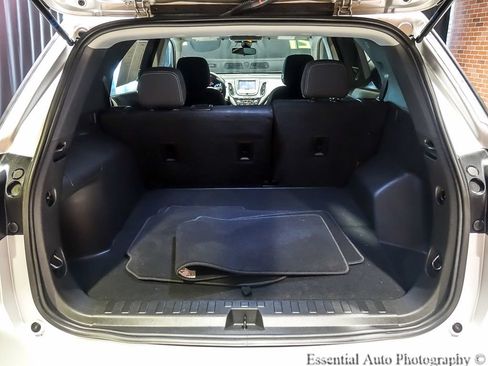 Used 2021 Chevrolet Equinox LS w/ LS Convenience Package FWD image 25