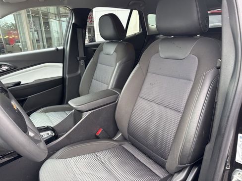 Used 2025 Chevrolet Trax LT image 14