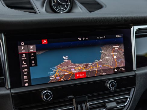 Certified 2023 Porsche Macan AWD/4WD image 19