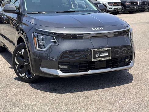 Used 2023 Kia Niro Wave FWD image 3