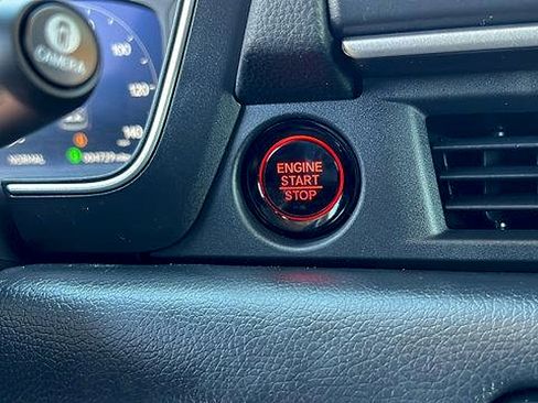 Used 2025 Honda Pilot Elite image 25