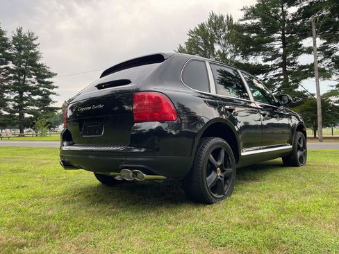Used 2005 Porsche Cayenne Turbo image 8