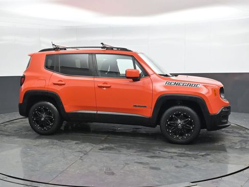 Used 2018 Jeep Renegade Latitude w/ Cold Weather Group image 3
