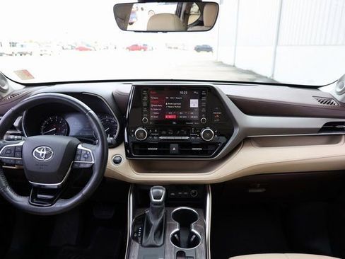 Certified 2021 Toyota Highlander Limited image 12