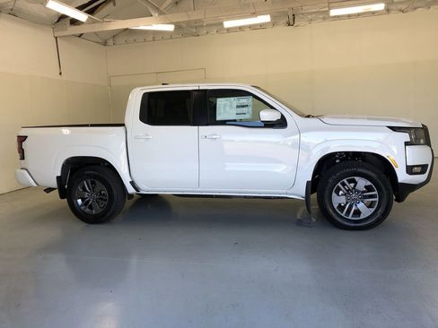 Certified 2025 Nissan Frontier SV w/ SV Convenience Package image 13