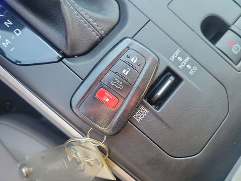 Certified 2023 Toyota Highlander XLE image 37