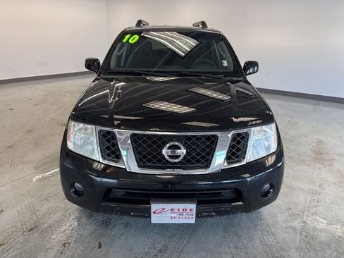 Used 2010 Nissan Pathfinder SE image 3