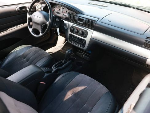 Used 2006 Chrysler Sebring Touring FWD image 24
