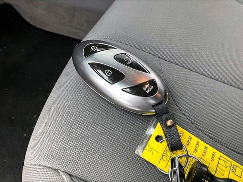 Used 2024 Hyundai Elantra SEL image 11