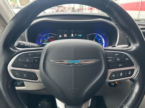 Used 2021 Chrysler Pacifica Touring-L image 28