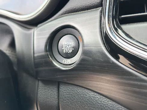 Used 2019 Jeep Grand Cherokee Altitude AWD/4WD image 11