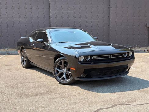 Used 2018 Dodge Challenger SXT Plus RWD image 2