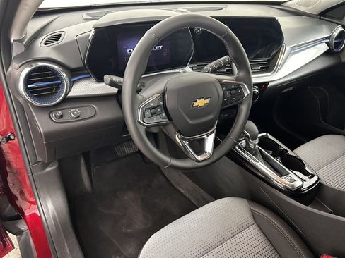Used 2025 Chevrolet Trax LT w/ LT Convenience Package FWD image 15