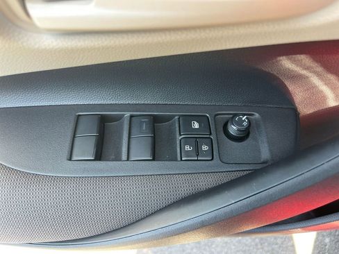 Used 2025 Toyota Corolla LE image 23