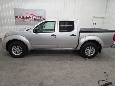 Used 2014 Nissan Frontier SV image 7