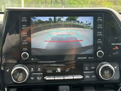 Used 2022 Toyota Highlander XLE image 25