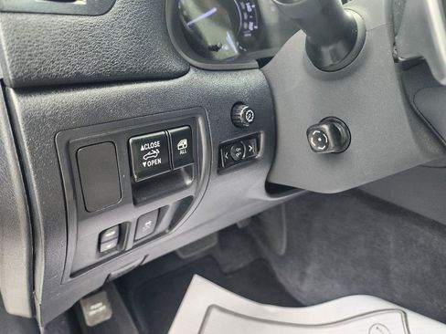 Used 2012 Lexus IS 350C w/ Luxury Pkg RWD image 9