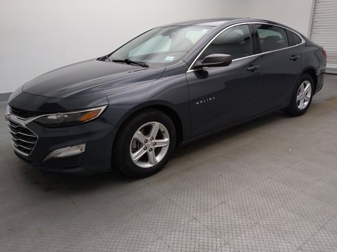 Used 2020 Chevrolet Malibu LS FWD image 2