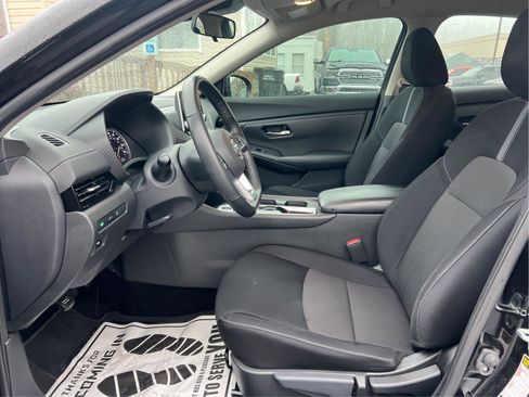 Used 2022 Nissan Sentra SV w/ Lighting Package image 10