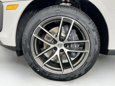 New 2026 Porsche Macan image 33