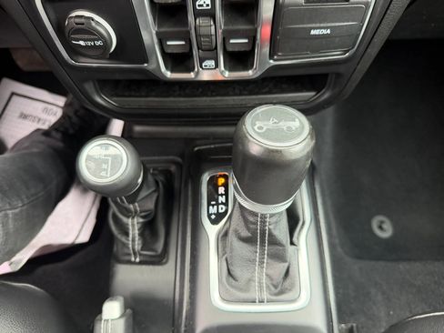 Used 2019 Jeep Wrangler Unlimited Sahara w/ Cold Weather Group AWD/4WD image 21
