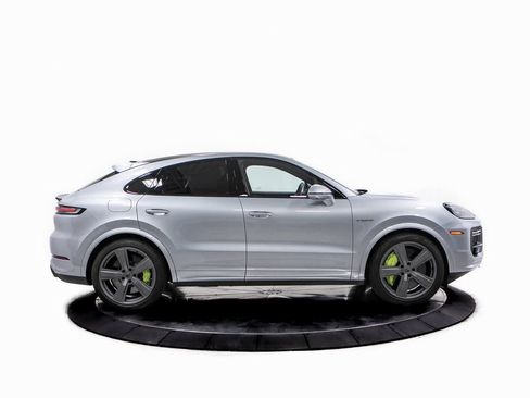 Certified 2025 Porsche Cayenne Turbo image 8