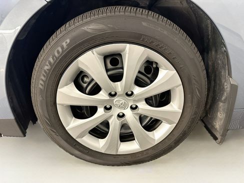 Used 2025 Toyota Corolla LE FWD image 35