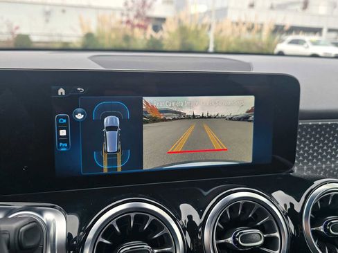 Used 2025 Mercedes-Benz GLB 250 GLB 250 image 32