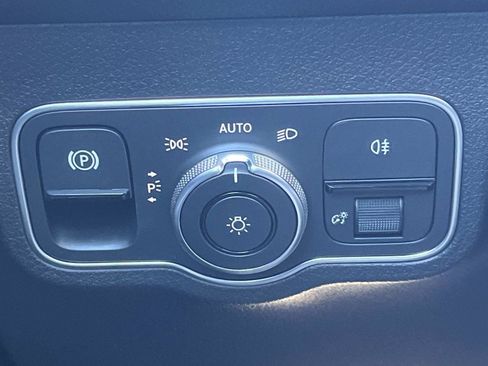 Certified 2024 Mercedes-Benz GLB 250 image 24