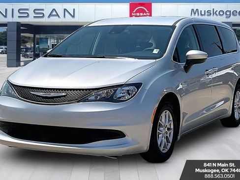 Used 2023 Chrysler Voyager LX FWD image 3
